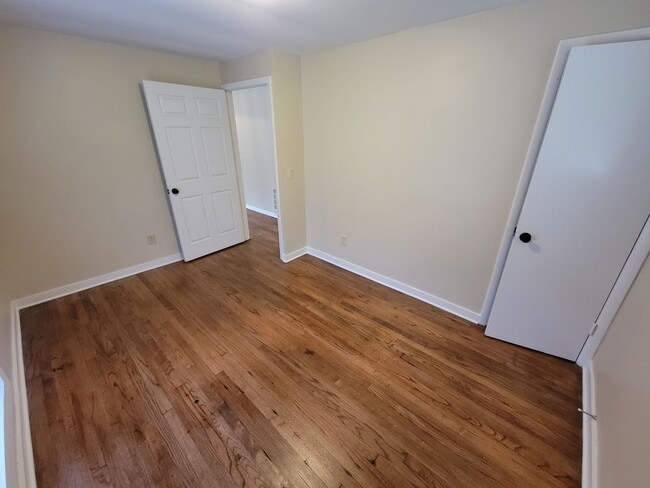 Building Photo - 4 Bed, 1 Bath Home off Woodruff Road is Available