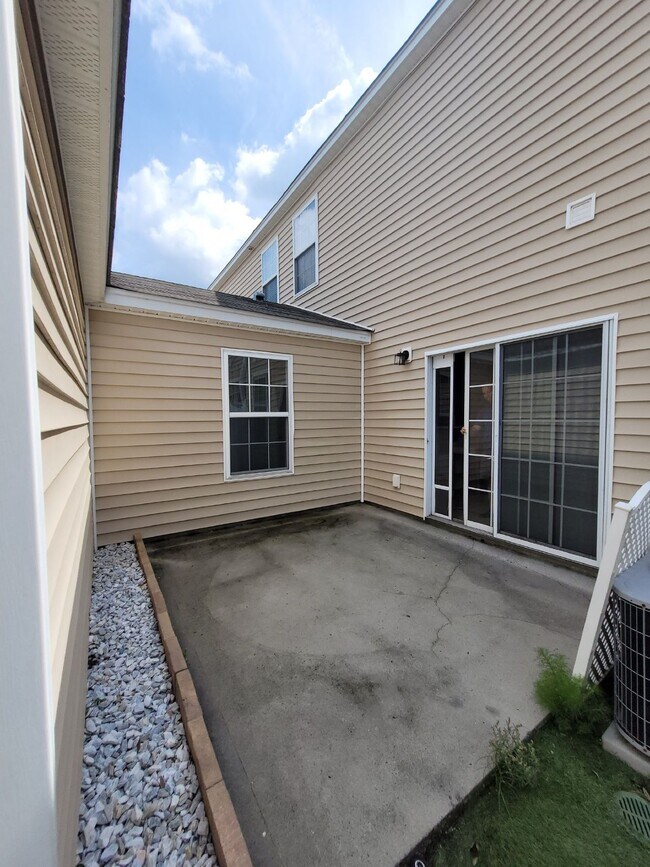 Building Photo - Spacious, Four Bedroom Townhouse With a View!