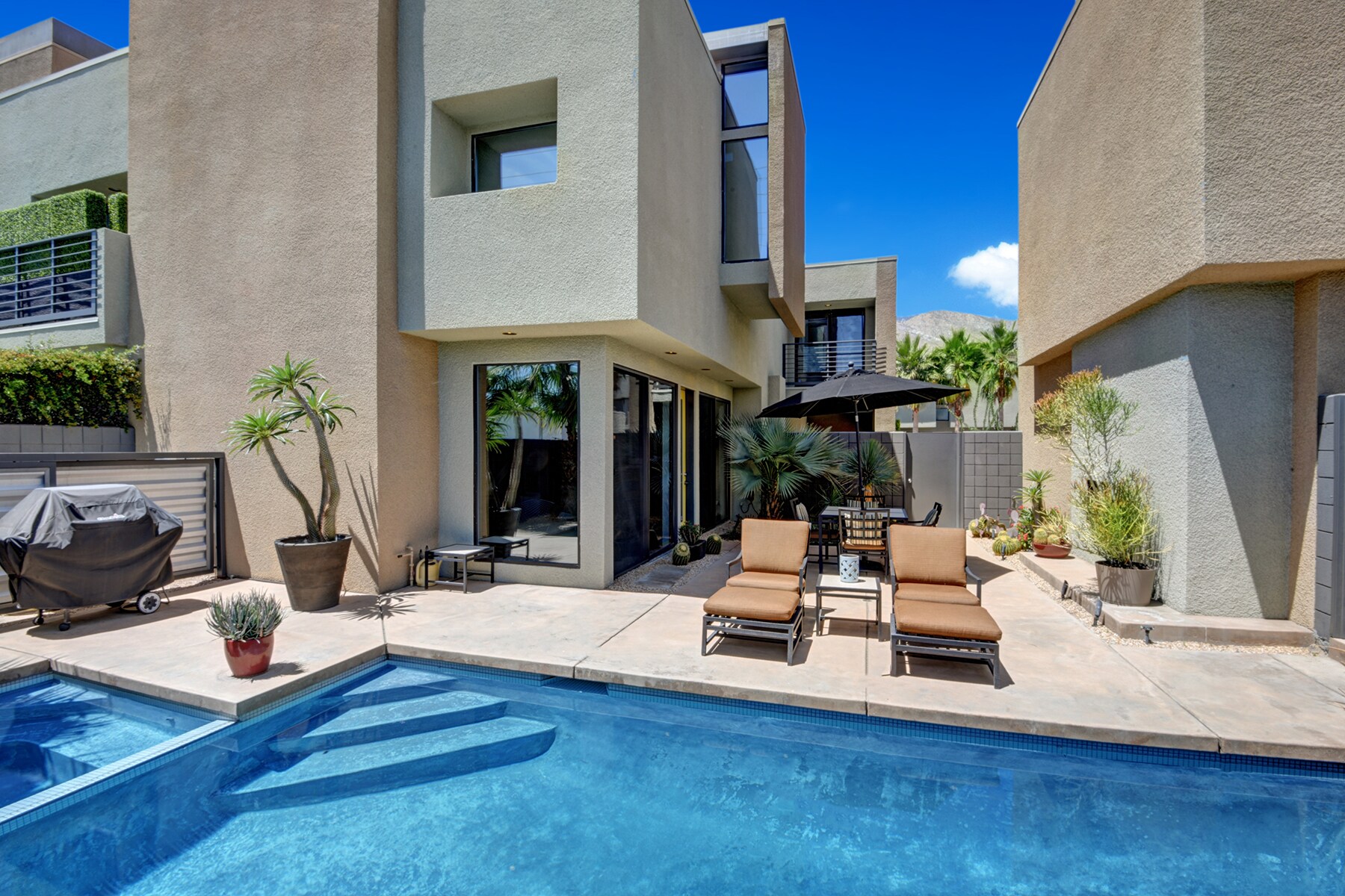 Building Photo - 1536 E Baristo Rd