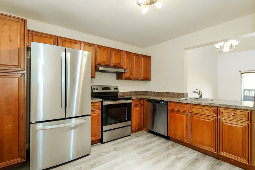 Building Photo - 304 Lakeview Dr E