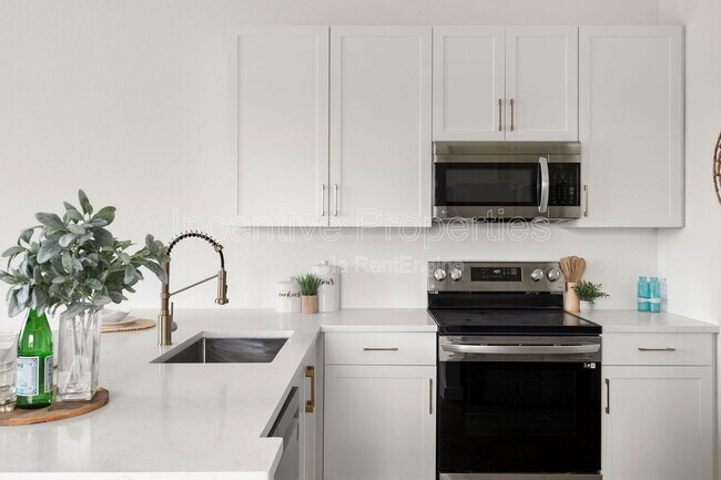 Building Photo - 510 S Grandview Ave