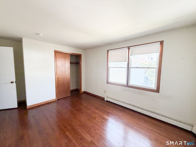 Building Photo - 732 Tunxis Hill Rd