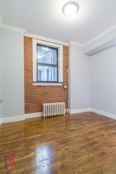 Building Photo - 68 Clinton St