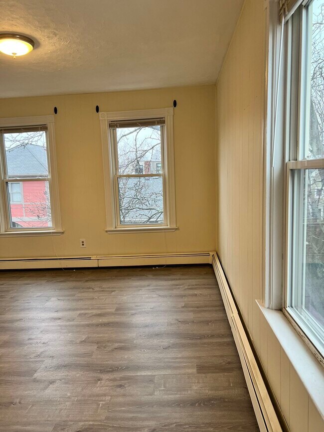 Building Photo - 224 Charles St