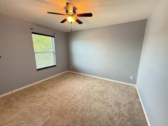 Building Photo - 5/3 Near Clermont -$500 OFF THE FIRST MONTH'S RENT