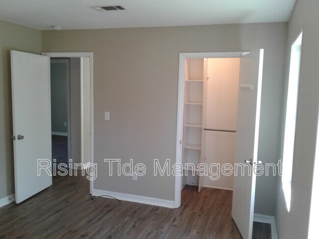 Building Photo - 6109 Shady Ln