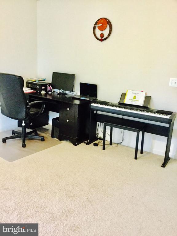 Building Photo - 42258 Castle Ridge Square