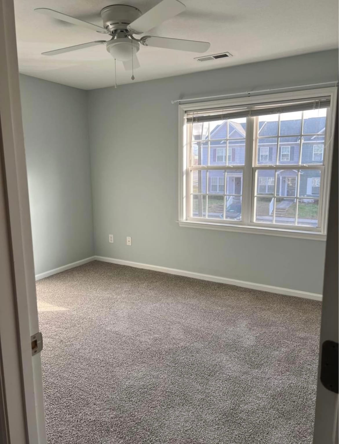 master bedroom - 27 E Doris Ave