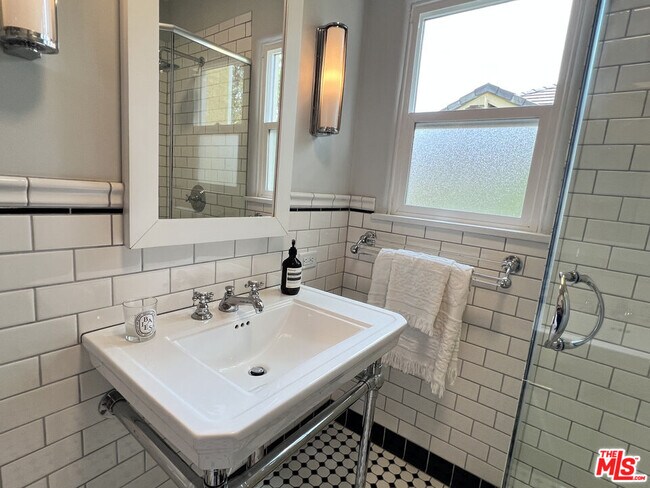 Building Photo - 390 N Baldwin Ave