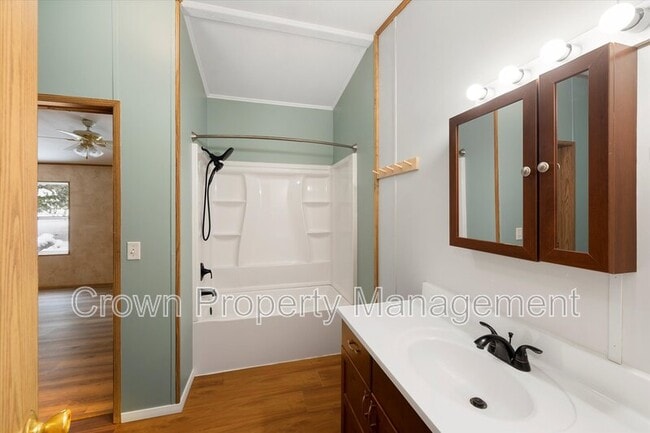 Building Photo - 2520 E Edgewood Dr