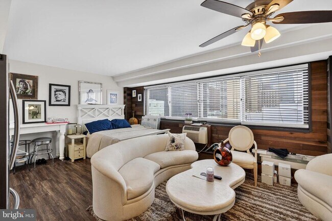 Building Photo - 2101 Chestnut St