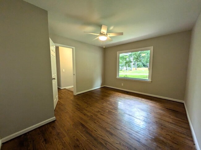 Building Photo - 929 Greenbriar Dr