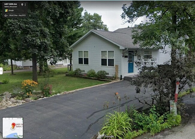 Primary Photo - Beautiful Home next to Paddock Lake (3BR/1...