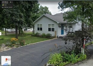 Building Photo - Beautiful Home next to Paddock Lake (3BR/1...