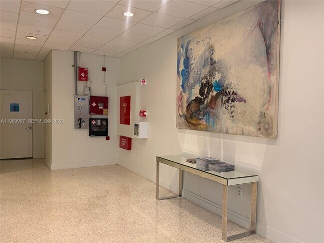 Building Photo - 4001 S Ocean Dr
