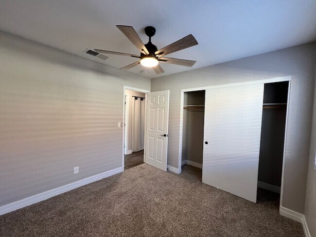 Building Photo - Fabulous 3 bedroom  Home