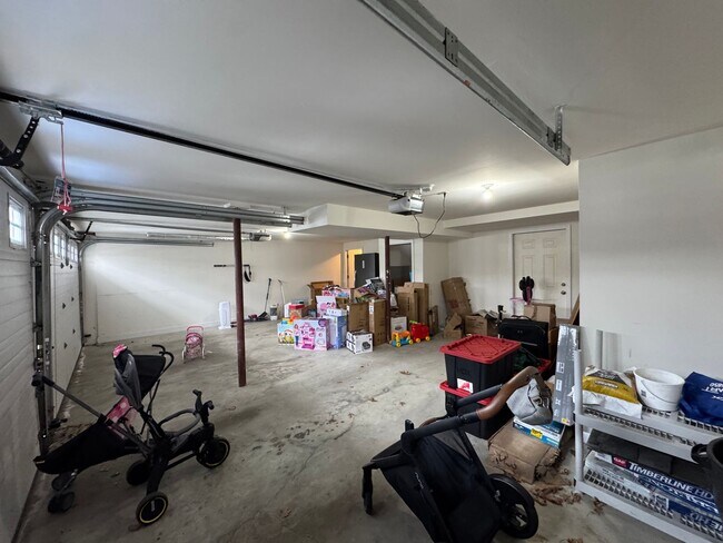 Building Photo - Waltham 3 bed 2.5 Bath