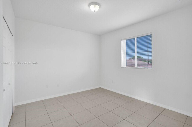 Building Photo - 4417 NW 113th Pl