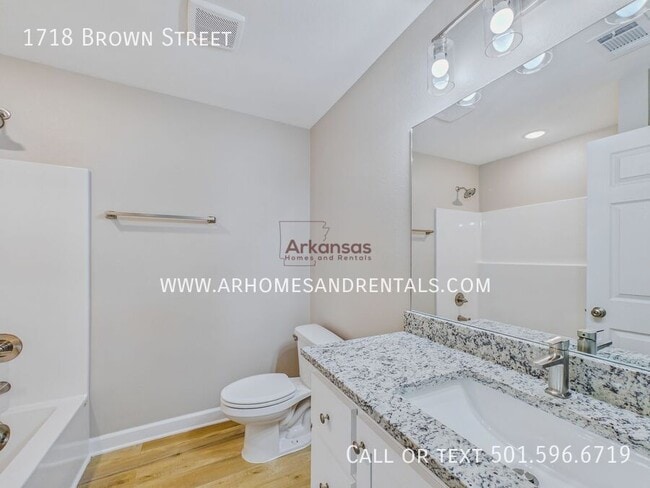 Building Photo - 1718 Brown St