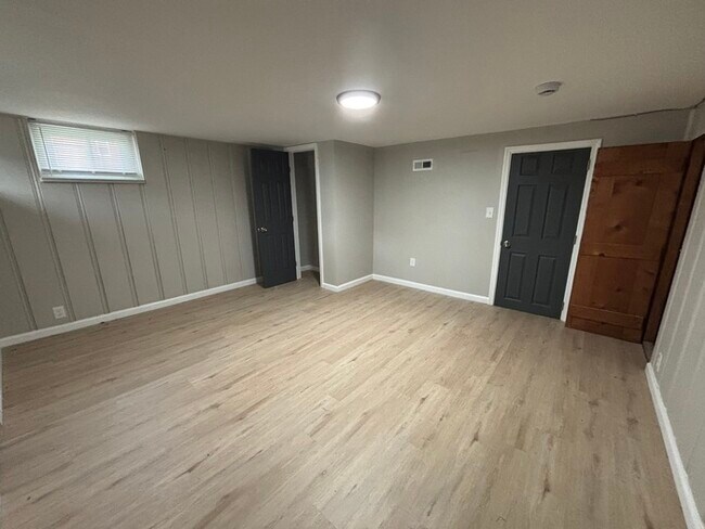 Building Photo - 3 bedroom townhome 21213
