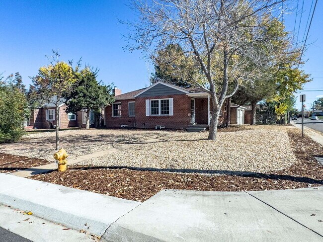 Building Photo - "Spacious 5-Bedroom Gem on Locust Street – 2,053 Sq. Ft. of Comfort in Denver's Heart!"