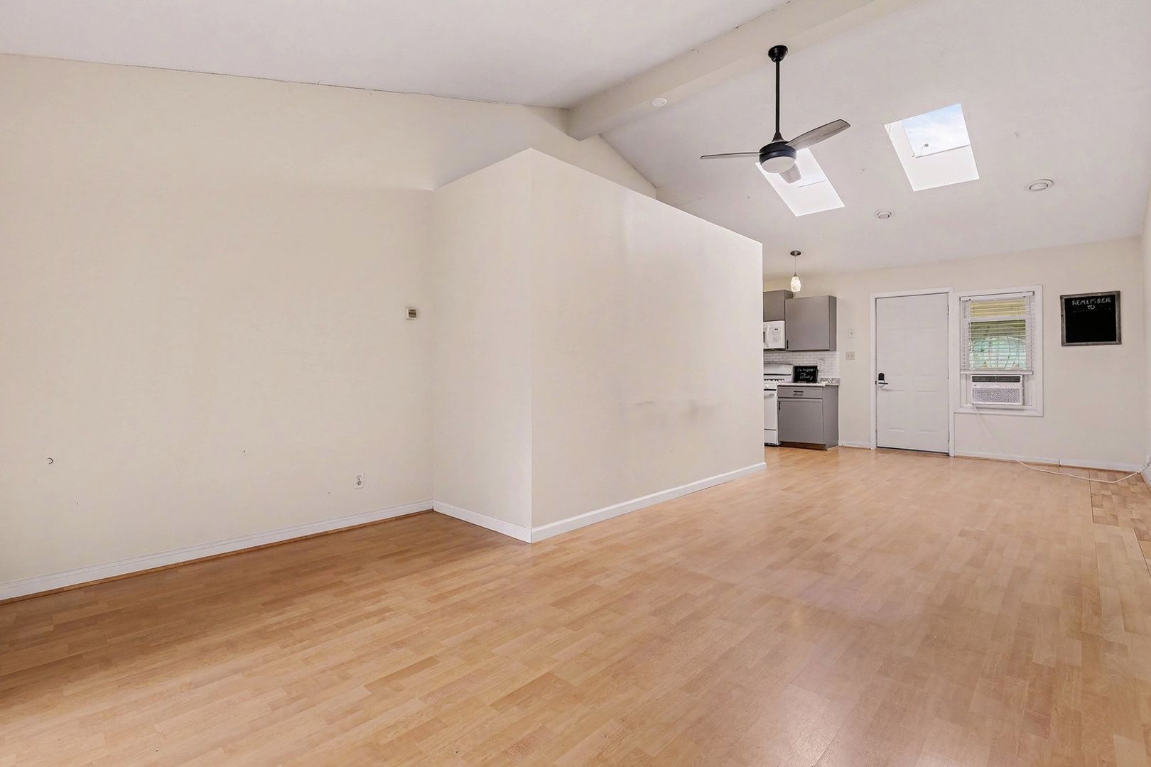 Building Photo - 205 Spring St