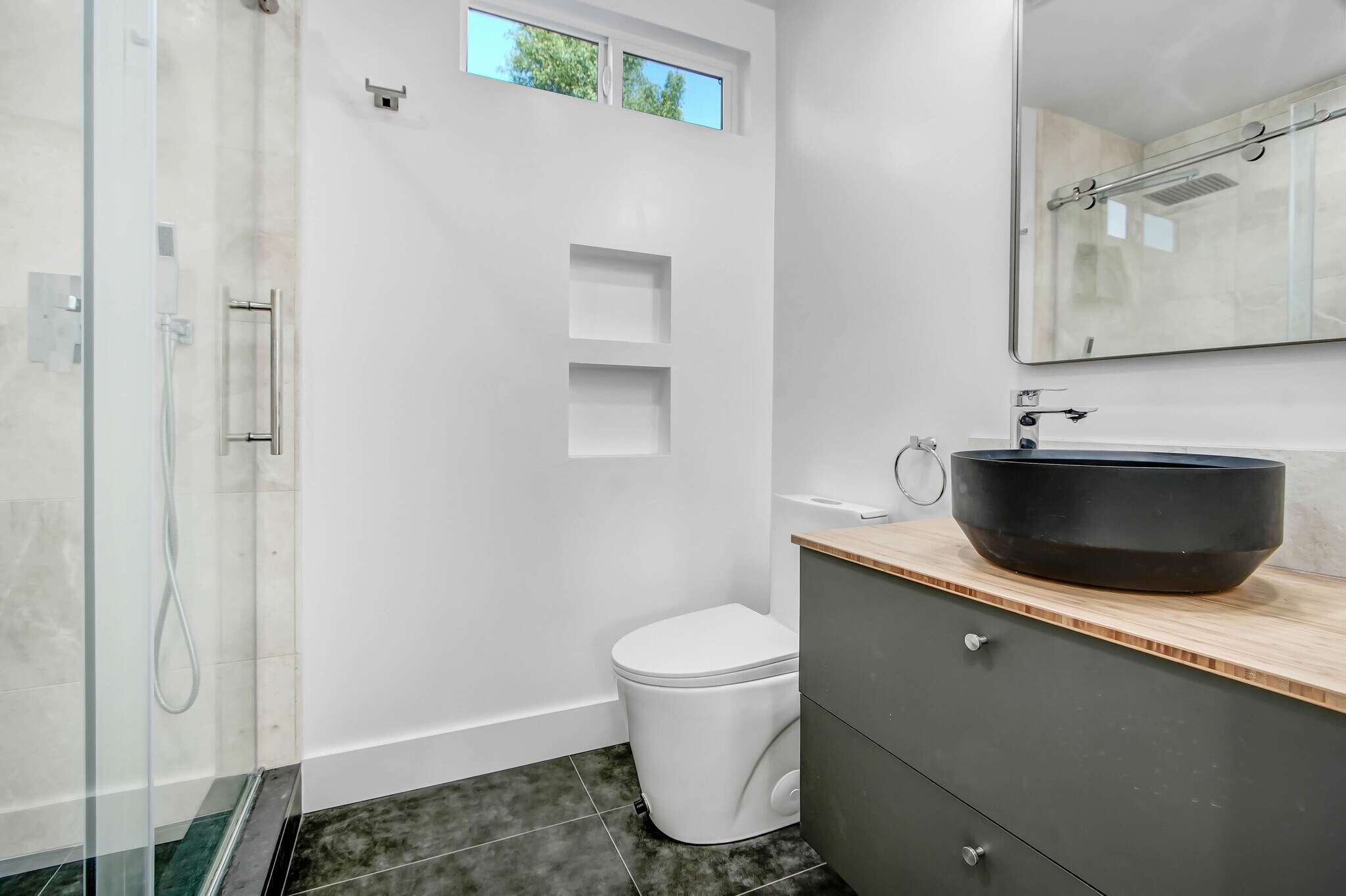 Building Photo - 1004 Farnam St