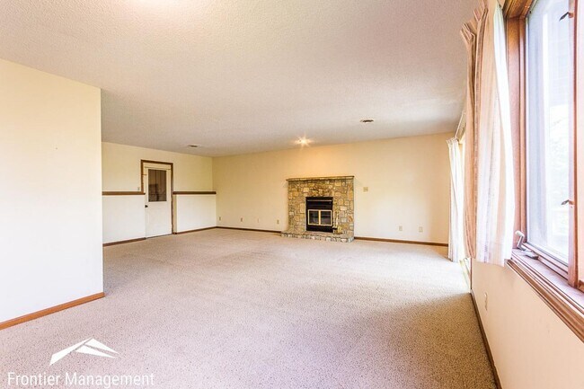 Building Photo - Beautiful 2 bedroom duplex located on the West side of Manhattan!