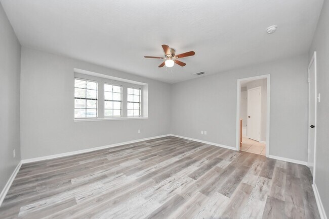 Building Photo - 115 Squires Bend