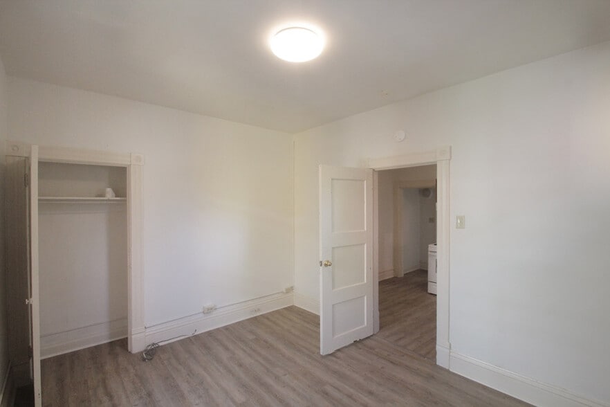 Building Photo - 429 Kelly Ave