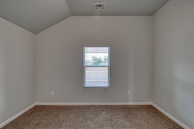 Building Photo - Brand New Construction in Varenna Landing! Storm shelter and lawn care included!