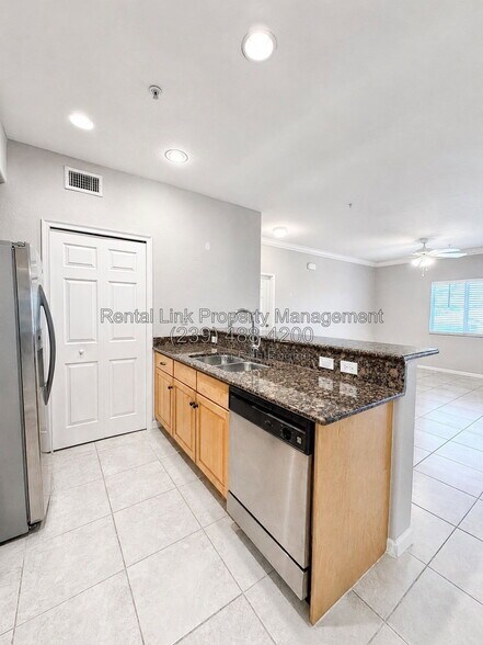 Building Photo - 13100 Bella Casa Cir