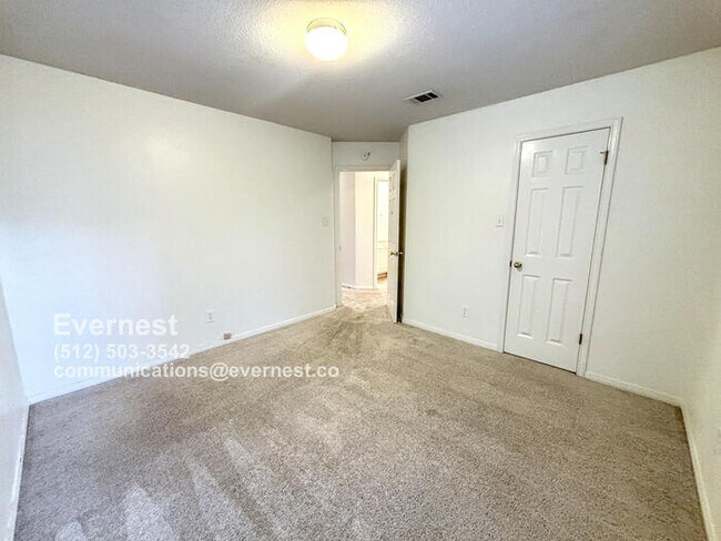 Building Photo - Spacious 5-Bedroom Retreat with Modern Com...