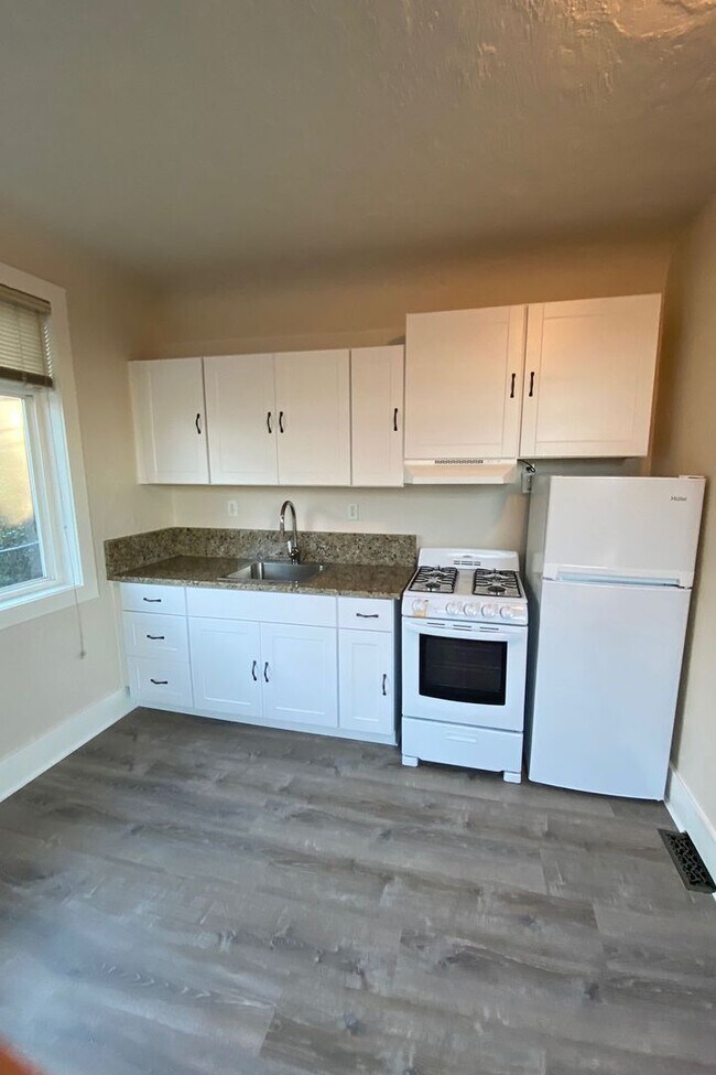 Building Photo - Phillips Ward Triplex