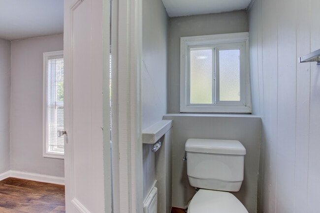 Building Photo - Custer Street 1x1 unit!  Cozy and Quiet neighbor