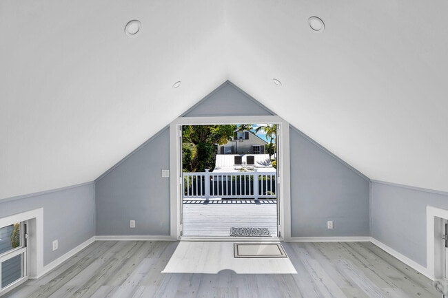 Building Photo - 1420 Petronia St