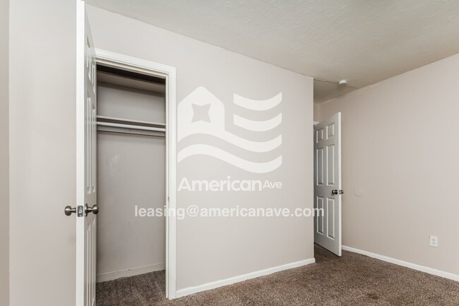 Building Photo - 2195 Mountview Cir