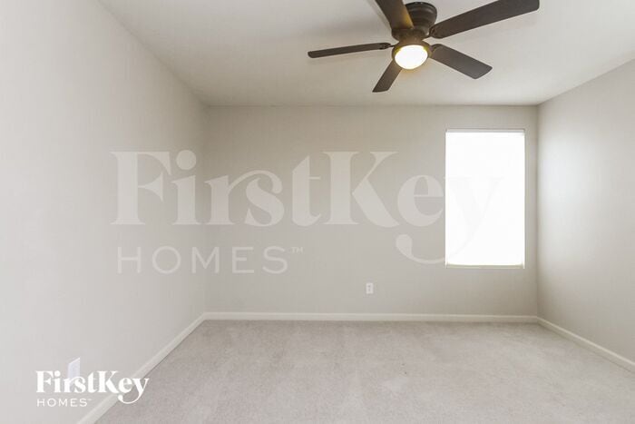 Building Photo - 15445 Eastpark Cir W
