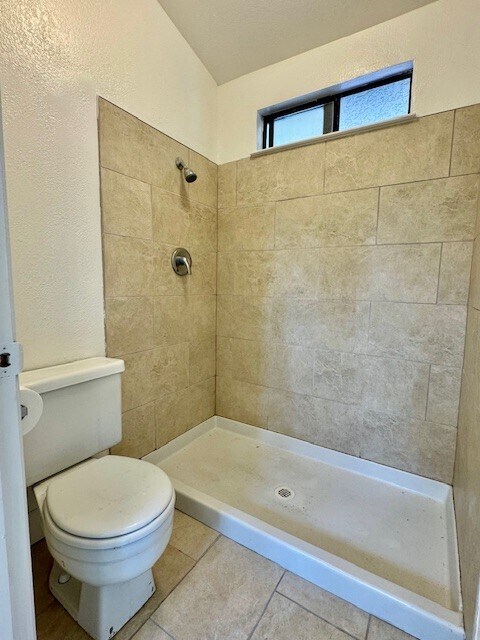 Building Photo - 123 N Villa Way