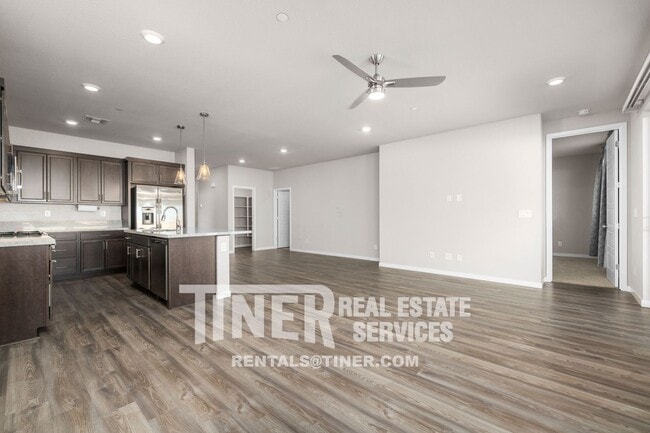 Building Photo - 4224 Roanne Wy