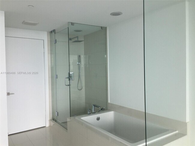 Building Photo - 650 NE 32nd St