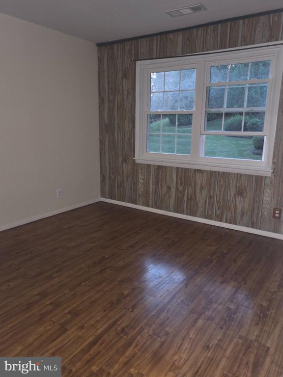 Building Photo - 111 Donzen Dr