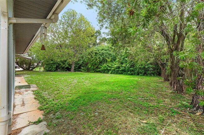 Building Photo - 2041 SE Floresta Dr