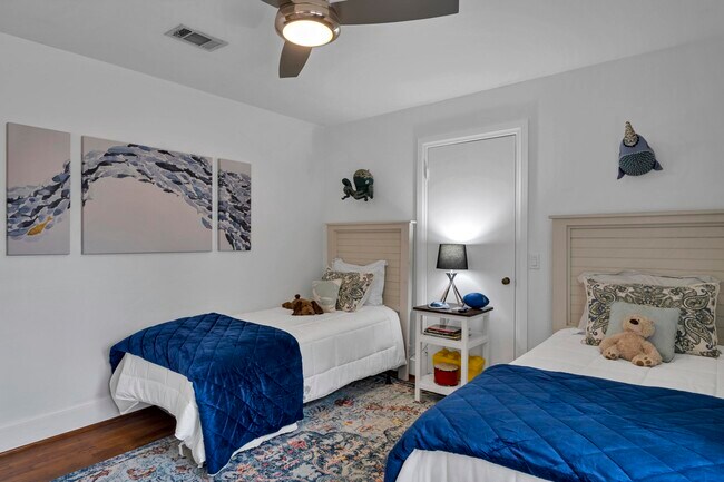 Building Photo - 13382 FL-20