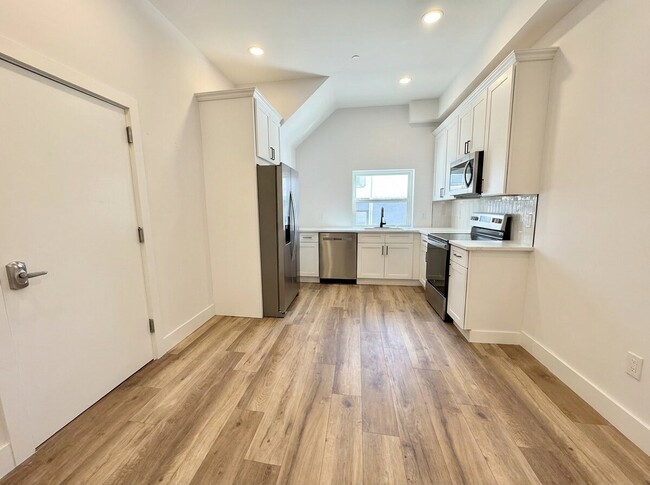 Building Photo - 1255 Leopard St