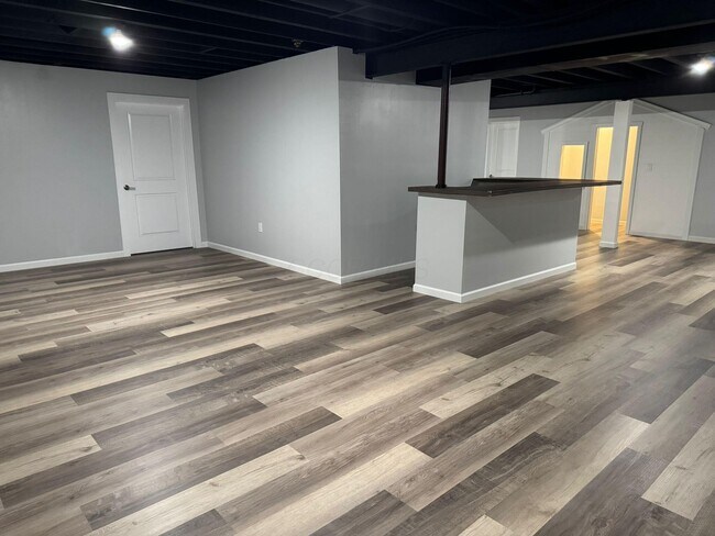 Building Photo - 447 Humphrey Ln