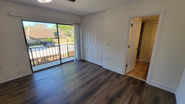 Building Photo - 117 1st Ct