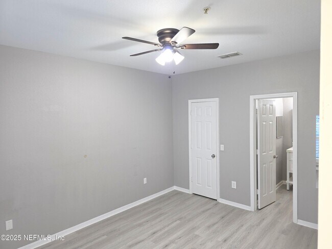 Building Photo - 7800 Point Meadows Dr