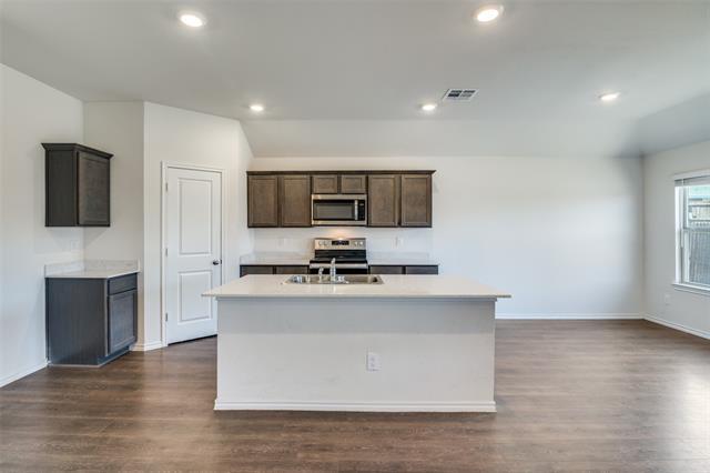 Building Photo - 611 Chuck Wagon Dr