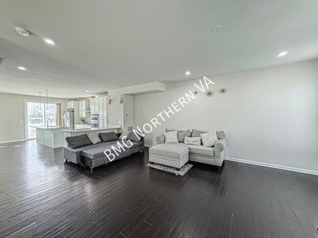 Building Photo - 42961 Running Creek Square